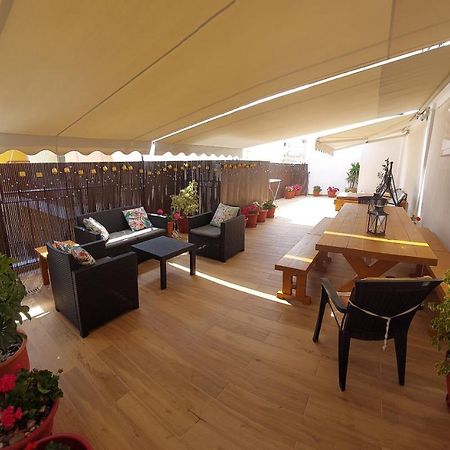Central Apartment Near The Beach With Huge Private Terrace Loutráki Eksteriør billede