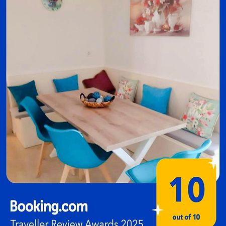 Central Apartment Near The Beach With Huge Private Terrace Loutráki Eksteriør billede