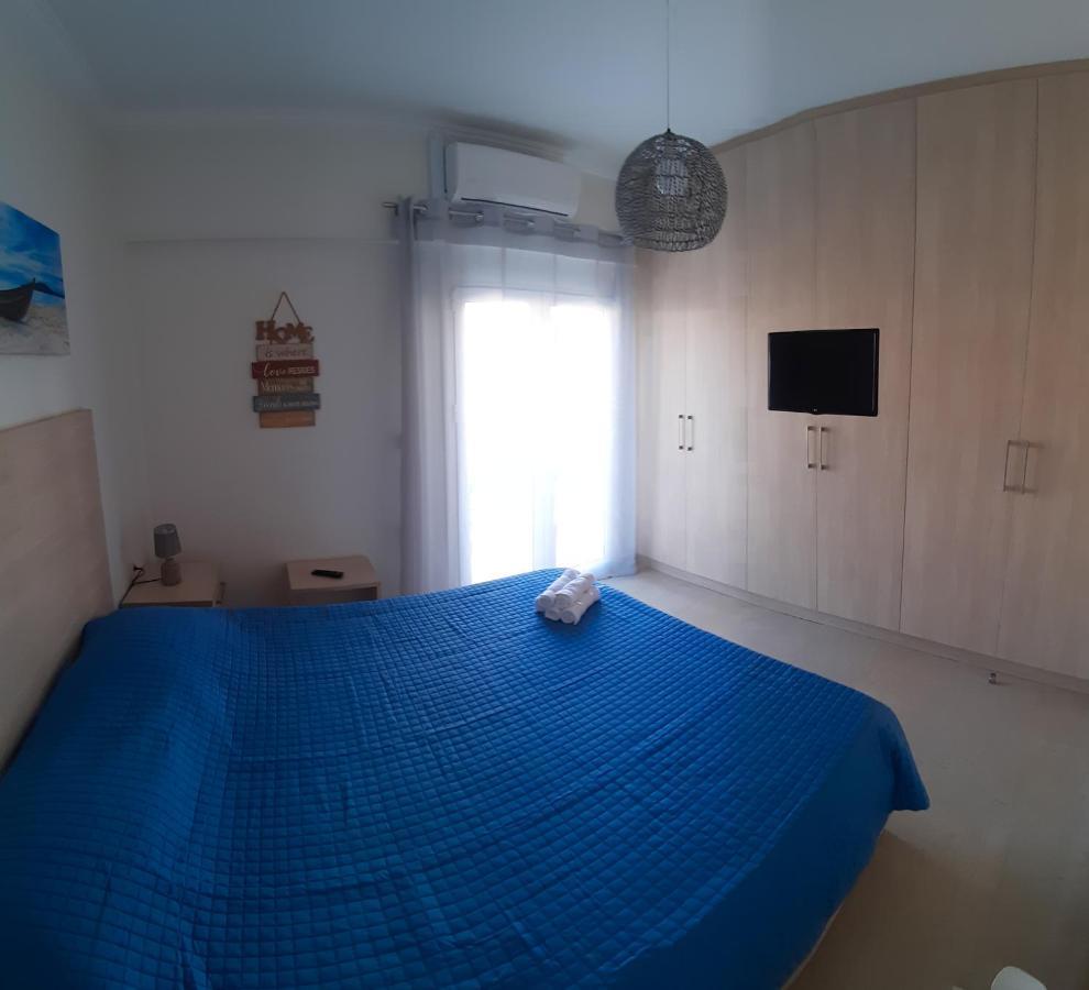 Central Apartment Near The Beach With Huge Private Terrace Loutráki Eksteriør billede