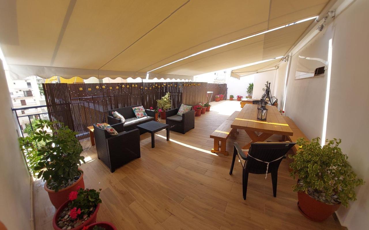 Central Apartment Near The Beach With Huge Private Terrace Loutráki Eksteriør billede